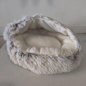 NWoT Unbranded Cat Bed Domed Faux Fur Plush Small Cat or Dog Bed Gray $50 C900